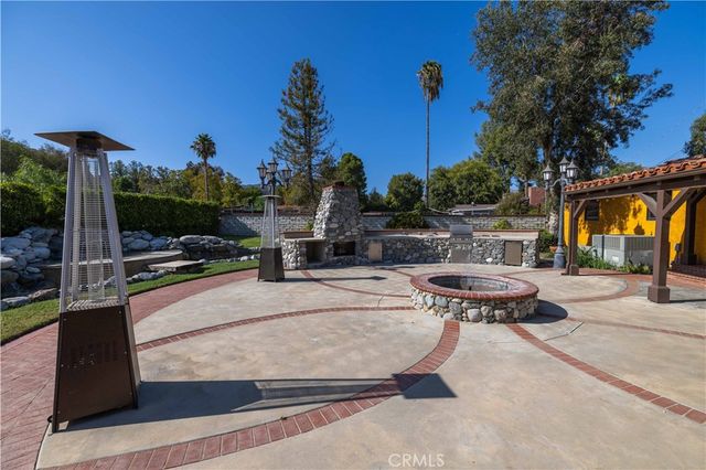 9957 Shoup Avenue, Chatsworth, CA 91311