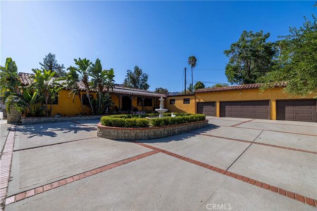 9957 Shoup Avenue, Chatsworth, CA 91311