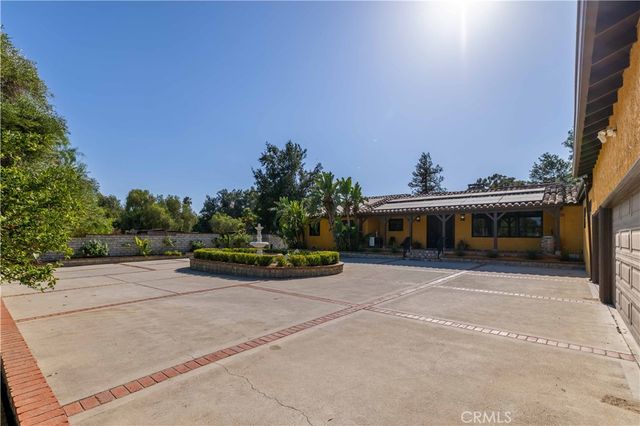 9957 Shoup Avenue, Chatsworth, CA 91311