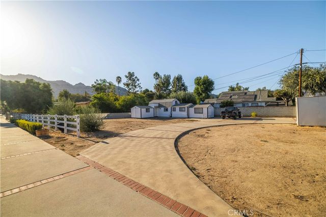 9957 Shoup Avenue, Chatsworth, CA 91311