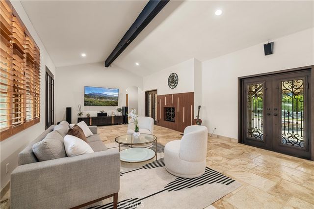 9957 Shoup Avenue, Chatsworth, CA 91311