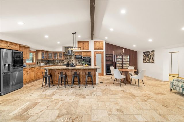 9957 Shoup Avenue, Chatsworth, CA 91311