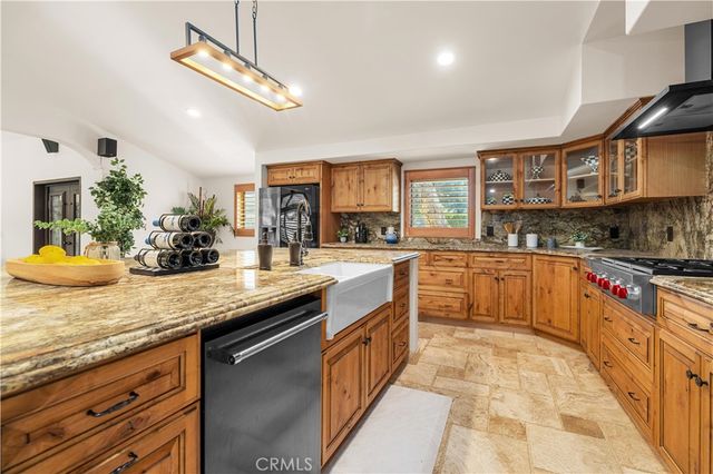 9957 Shoup Avenue, Chatsworth, CA 91311