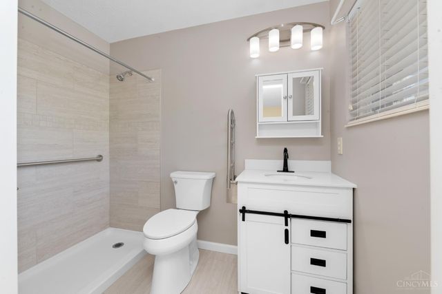 5927 Castlewood Crossing, Miami Twp, OH 45150