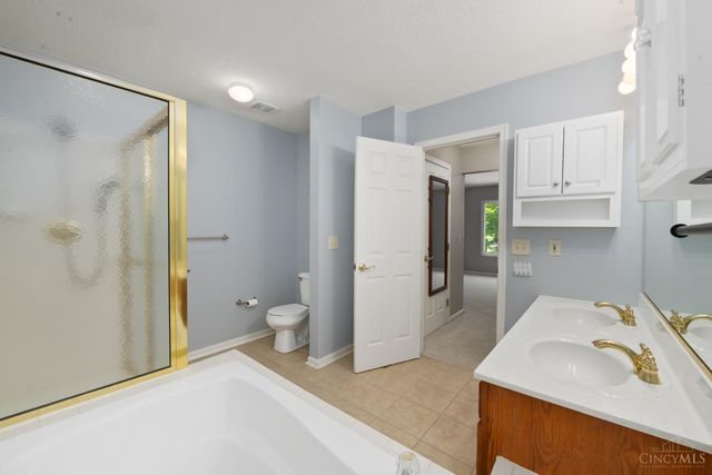 5927 Castlewood Crossing, Miami Twp, OH 45150