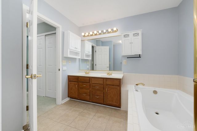 5927 Castlewood Crossing, Miami Twp, OH 45150