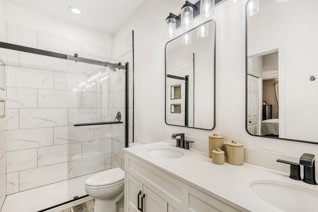 1215 N Orleans Street 303, Chicago, IL 60610