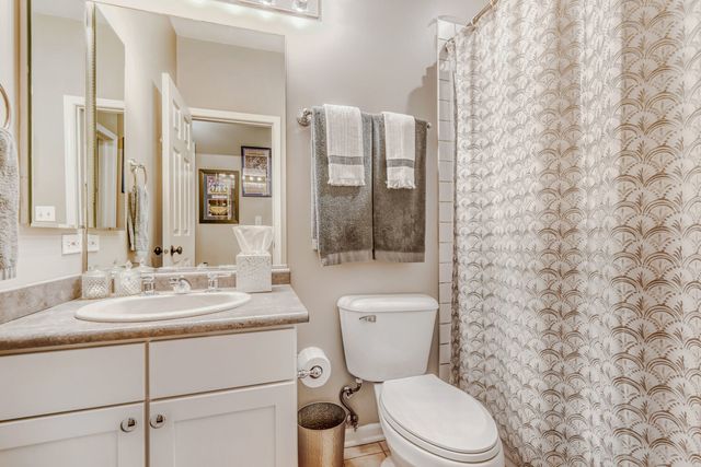 1215 N Orleans Street 303, Chicago, IL 60610