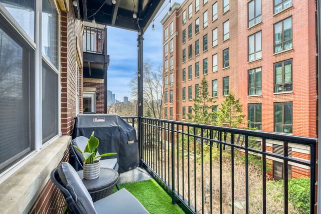 1215 N Orleans Street 303, Chicago, IL 60610