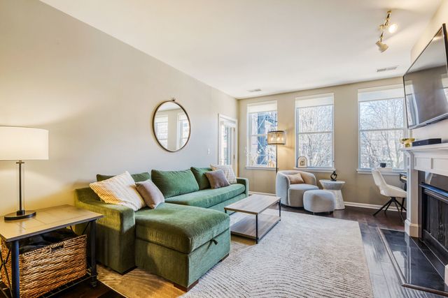 1215 N Orleans Street 303, Chicago, IL 60610