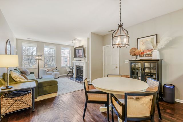 1215 N Orleans Street 303, Chicago, IL 60610