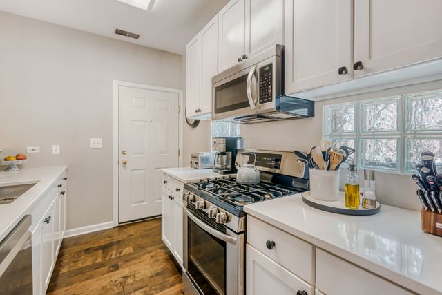 1215 N Orleans Street 303, Chicago, IL 60610