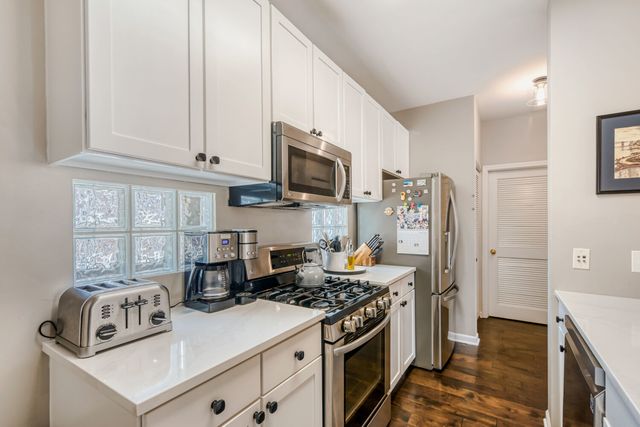 1215 N Orleans Street 303, Chicago, IL 60610