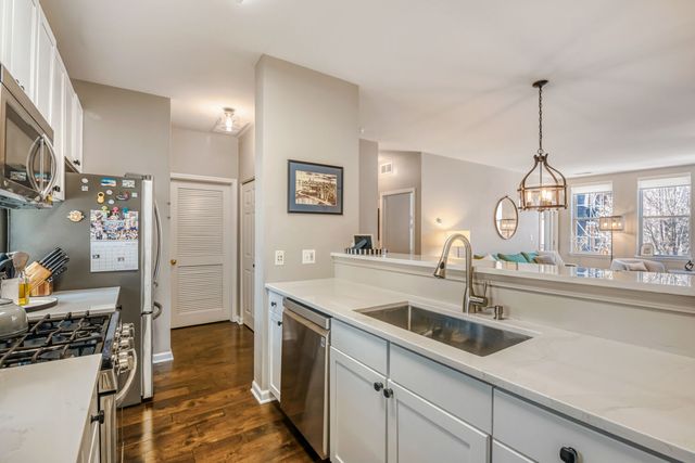 1215 N Orleans Street 303, Chicago, IL 60610