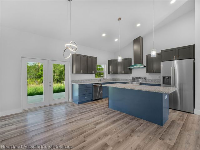 6913 Shasta Daisy Boulevard, Sebring, FL 33875