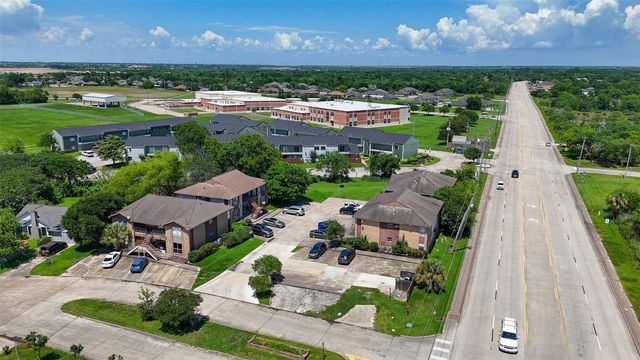 4029 Briar Hollow Drive, Dickinson, TX 77539