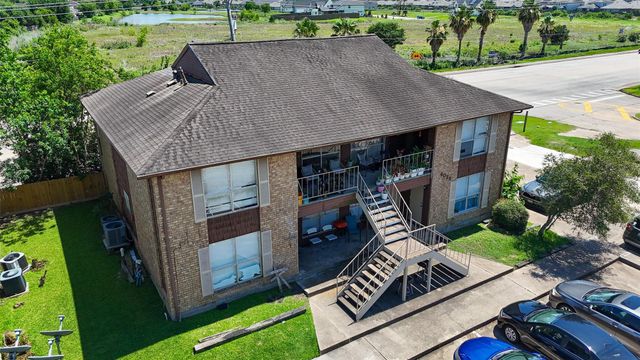 4029 Briar Hollow Drive, Dickinson, TX 77539