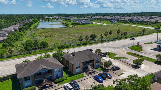 4029 Briar Hollow Drive, Dickinson, TX 77539