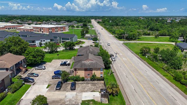 4029 Briar Hollow Drive, Dickinson, TX 77539