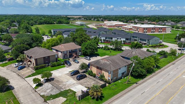 4029 Briar Hollow Drive, Dickinson, TX 77539