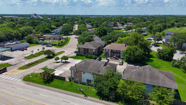4029 Briar Hollow Drive, Dickinson, TX 77539