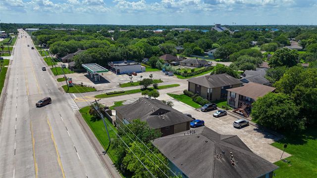 4029 Briar Hollow Drive, Dickinson, TX 77539