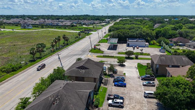 4029 Briar Hollow Drive, Dickinson, TX 77539