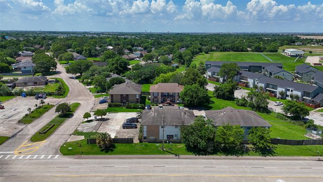 4029 Briar Hollow Drive, Dickinson, TX 77539