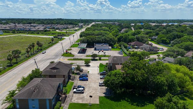 4029 Briar Hollow Drive, Dickinson, TX 77539
