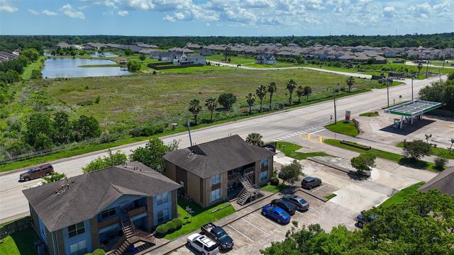 4029 Briar Hollow Drive, Dickinson, TX 77539