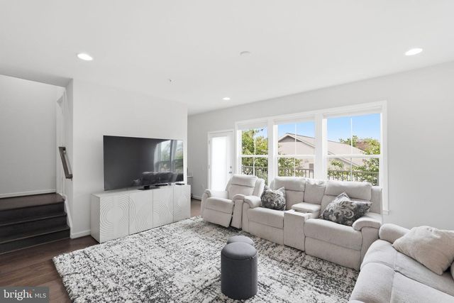 10720 VIOGNIER TER, Fairfax, VA 22030