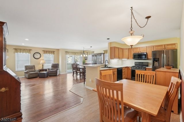 2 Caleb Ct, Hardyston Twp., NJ 07419