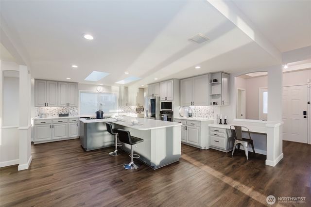6010 Osprey Circle, Bremerton, WA 98312
