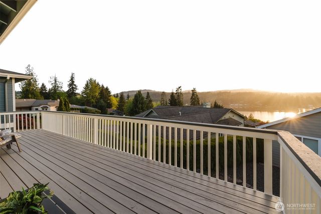 6010 Osprey Circle, Bremerton, WA 98312