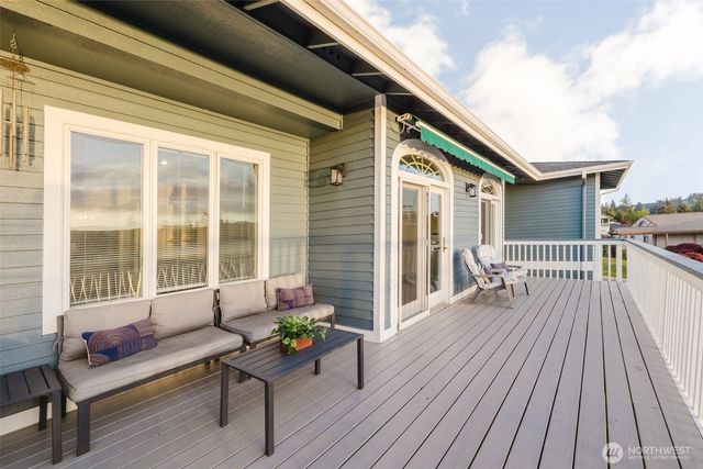 6010 Osprey Circle, Bremerton, WA 98312