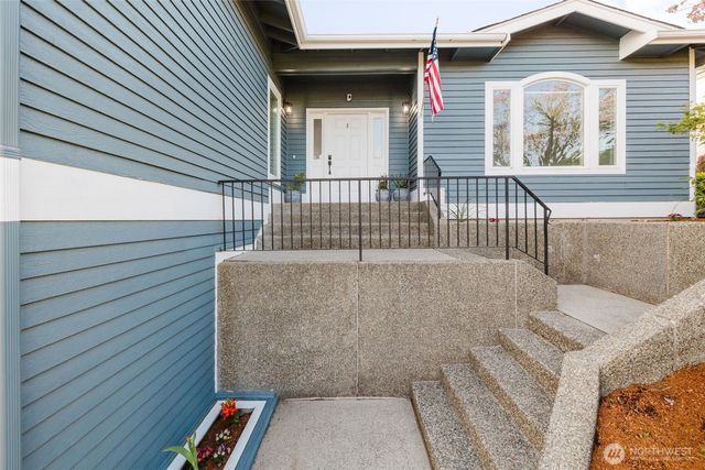 6010 Osprey Circle, Bremerton, WA 98312