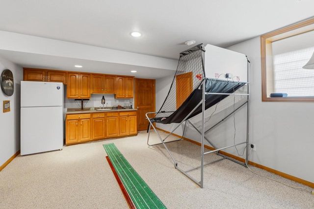 2706 BEECHNUT DRIVE, Oshkosh, WI 54904