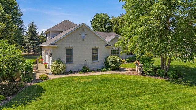 2706 BEECHNUT DRIVE, Oshkosh, WI 54904
