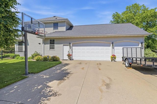 2706 BEECHNUT DRIVE, Oshkosh, WI 54904