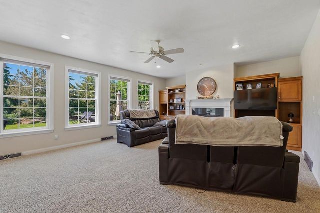 2706 BEECHNUT DRIVE, Oshkosh, WI 54904