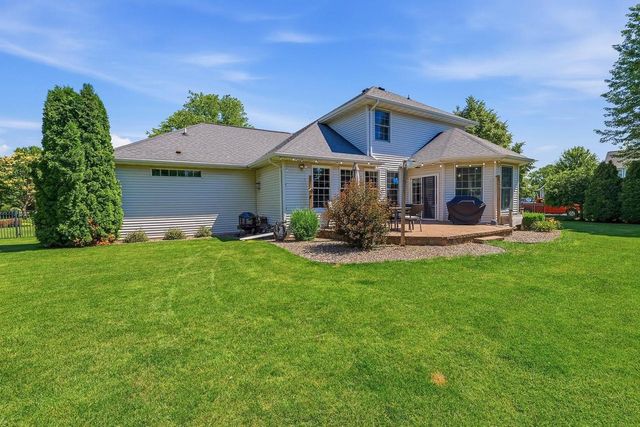 2706 BEECHNUT DRIVE, Oshkosh, WI 54904
