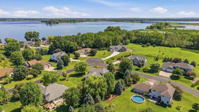2706 BEECHNUT DRIVE, Oshkosh, WI 54904