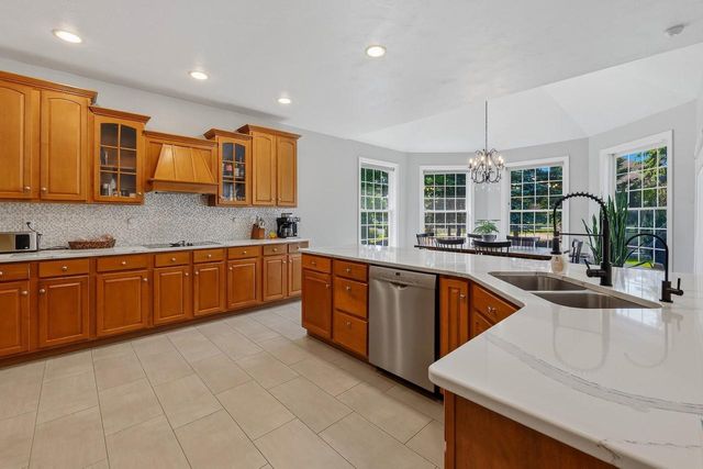 2706 BEECHNUT DRIVE, Oshkosh, WI 54904