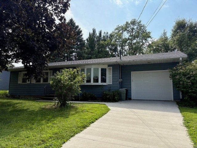 903 E 14th Street S, Newton, IA 50208