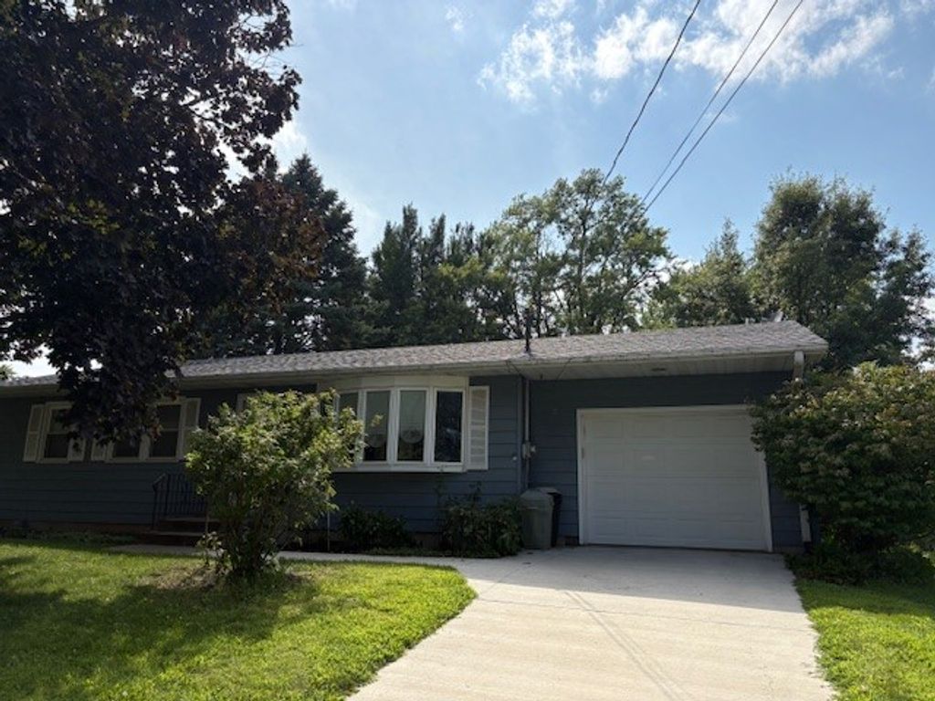 903 E 14th Street S, Newton, IA 50208