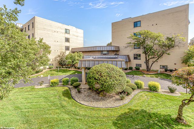 5840 W 104th Street 214, Oak Lawn, IL 60453