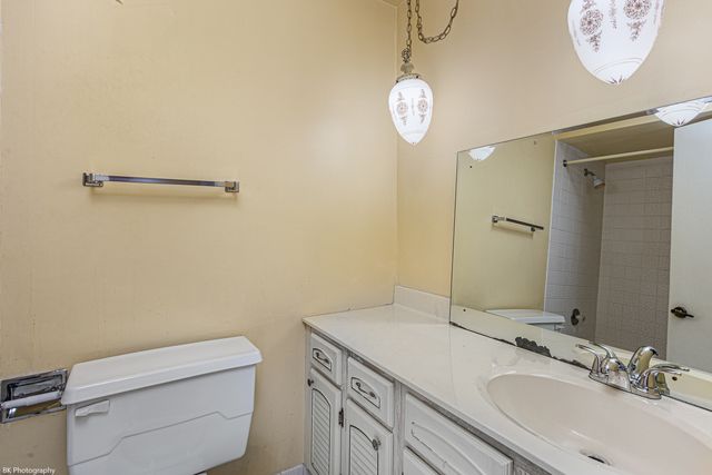 5840 W 104th Street 214, Oak Lawn, IL 60453