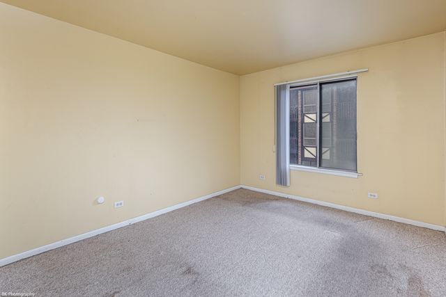 5840 W 104th Street 214, Oak Lawn, IL 60453