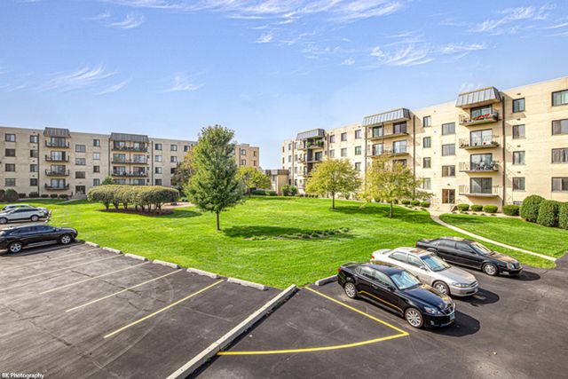 5840 W 104th Street 214, Oak Lawn, IL 60453