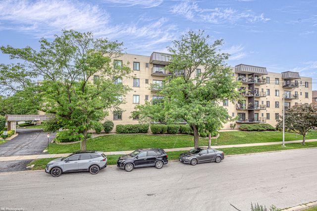 5840 W 104th Street 214, Oak Lawn, IL 60453